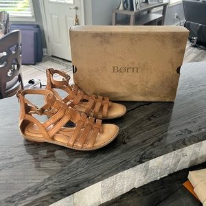 Born Tripoli light brown luggage color sandals